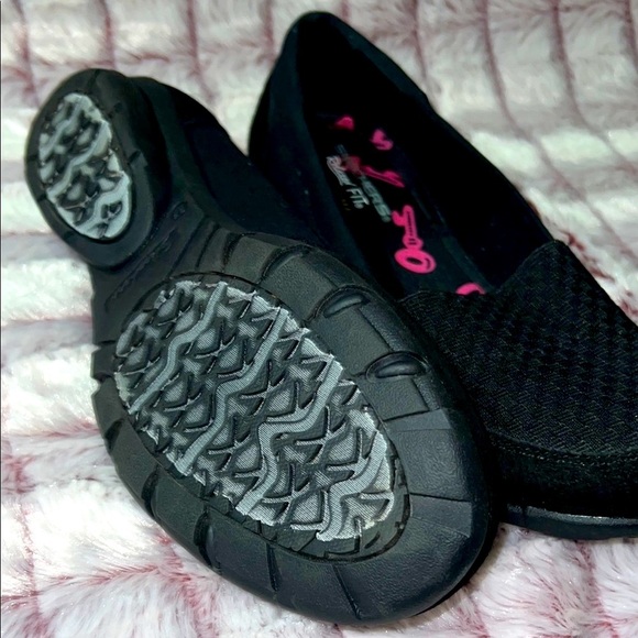 Skechers Black Slip-On Loafers for Everyday Comfort - Picture 8 of 16